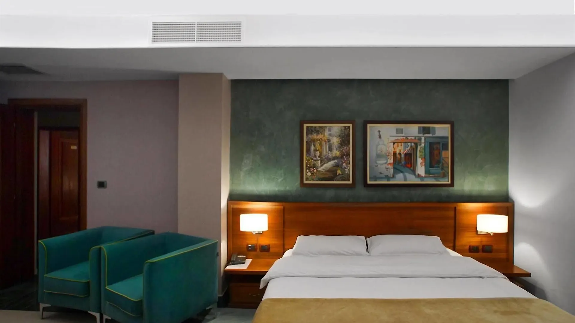Nov Hotel Tirana
